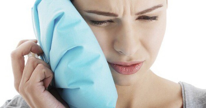 Chườm nóng lạnh giúp giảm đau thái dương hàm