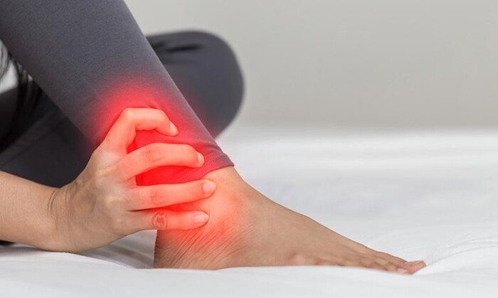 Cứng khớp cổ chân khiến bệnh nhân vô cùng khó hoạt động