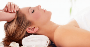 Massage da đầu thường xuyên và đúng cách giúp ngăn ngừa rụng tóc, hói đầu