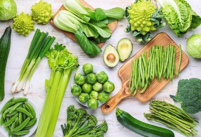 Rau xanh là thực phẩm quan trọng, có nhiều chất cần thiết hỗ trợ việc điều trị viêm dạ dày