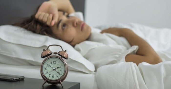 Lo âu khiến não bộ khó đi vào giấc ngủ hơn bình thường