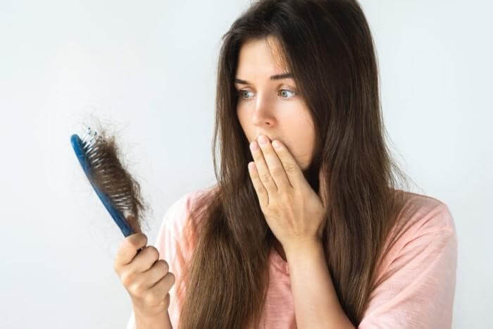 Tình trạng rụng tóc là nỗi lo lắng và quan tâm ở nhiều chị em phụ nữ