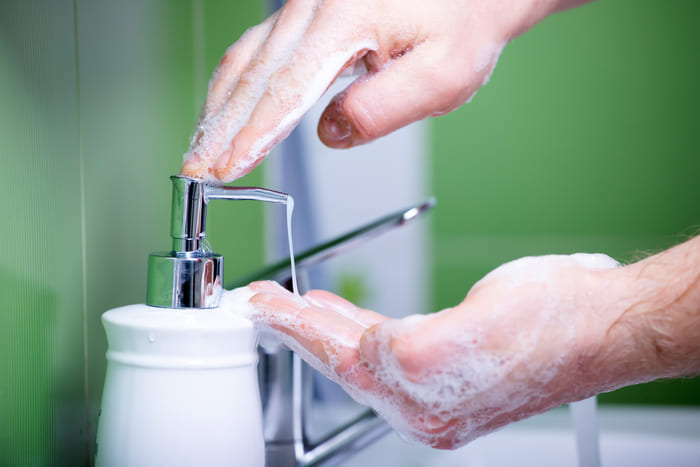 Luôn rửa tay sạch sẽ trước khi thực hiện các thao tác