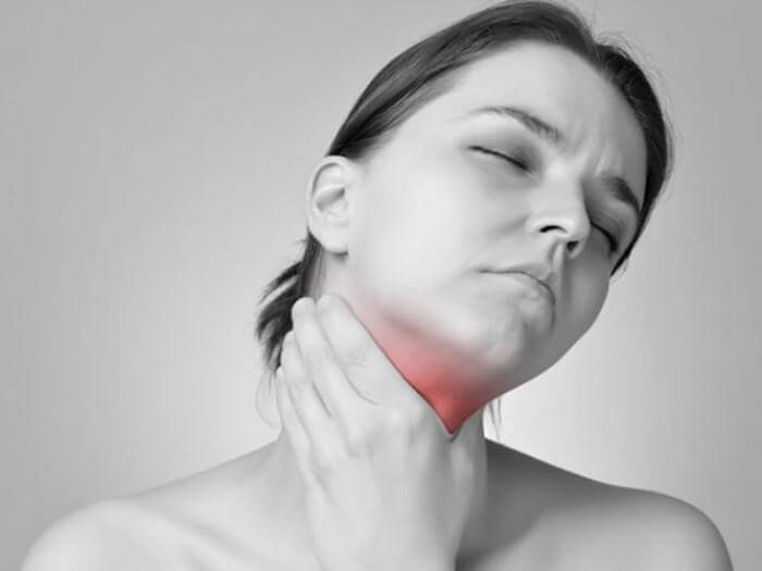 Nuốt nước bọt khi đau họng là triệu chứng thường gặp của các bệnh liên quan đến vòm họng
