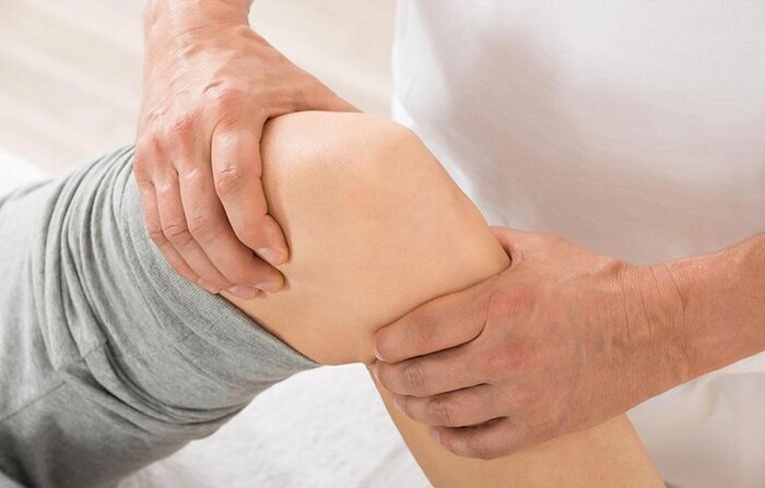 Bấm huyệt giúp cải thiện đau nhức xương khớp hiệu quả an toàn