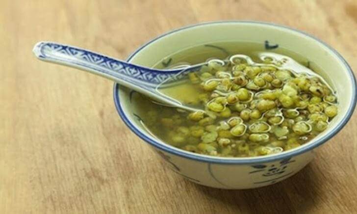Đậu xanh ninh nhừ là phương pháp được sử dụng nhiều nhất