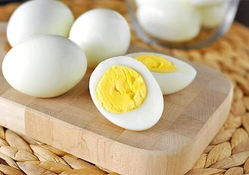 Người bị bệnh Gout nên ưu tiên ăn trứng luộc
