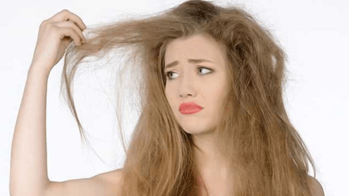 Tóc xơ rối, chẻ ngọn – dấu hiệu tóc bị hư tổn nặng nề