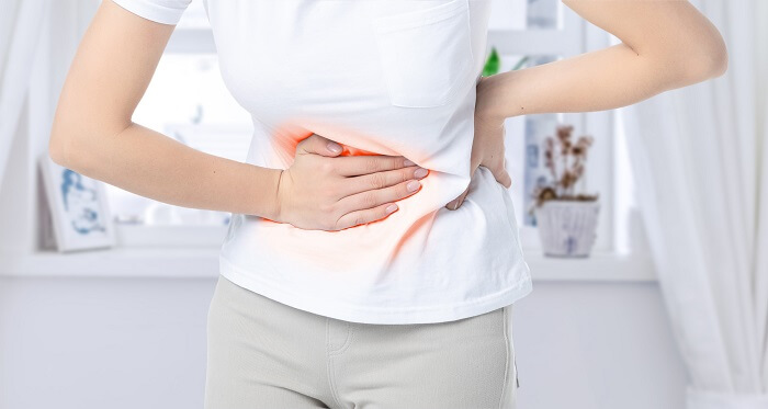 Người bị viêm đại tràng thường cảm thấy đau bụng âm ỉ và dữ dội