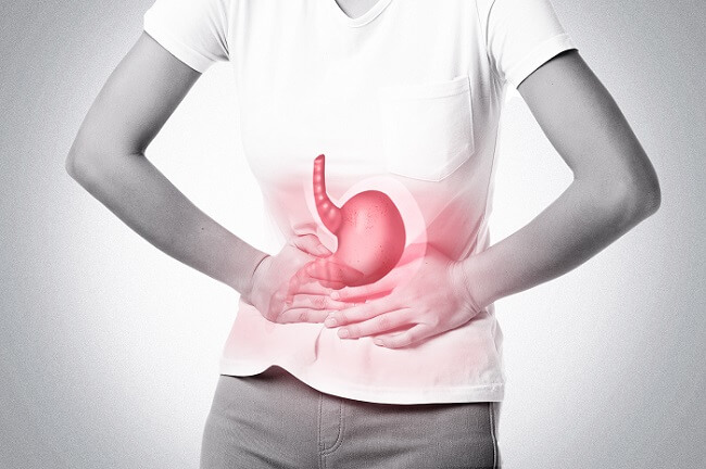 Đau bụng là triệu chứng thường gặp của người bị viêm niêm mạc dạ dày