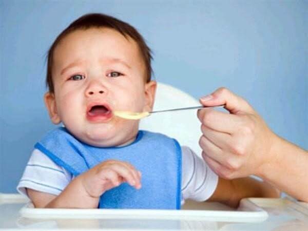 Rối loạn tiêu hóa khiến trẻ quấy khóc, bỏ ăn