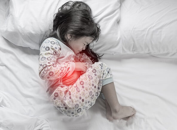 Tình trạng đau bụng dữ dội cũng là triệu chứng của bệnh