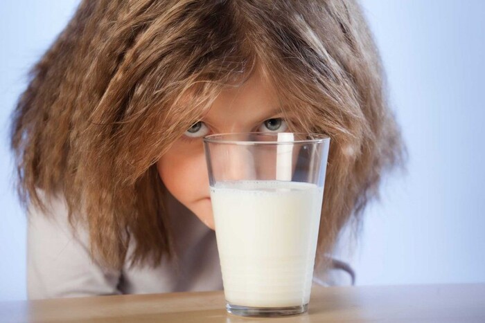Tránh sử dụng sữa ở trẻ không dung nạp lastose