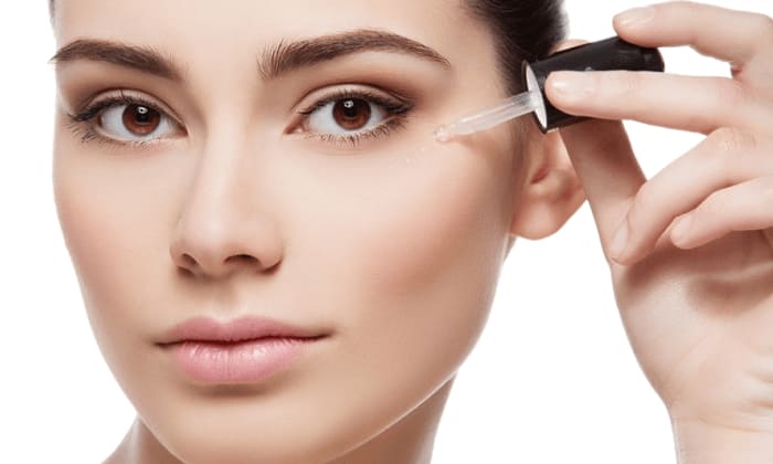 Sử dụng Serum để hỗ trợ loại bỏ các khuyết điểm trên gương mặt