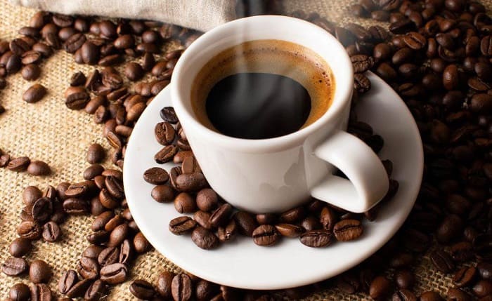 Người bị viêm bàng quang nên từ bỏ thói quen uống cà phê hàng ngày