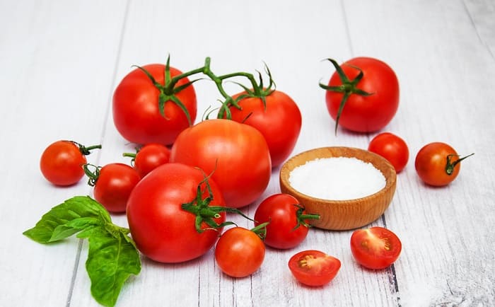 Cà chua cũng có thể nguyên liệu trị mụn tại nhà