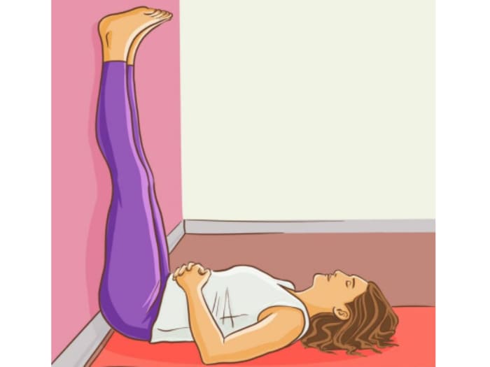 Bài tập gác chân lên tường giúp ngăn ngừa giãn tĩnh mạch chân