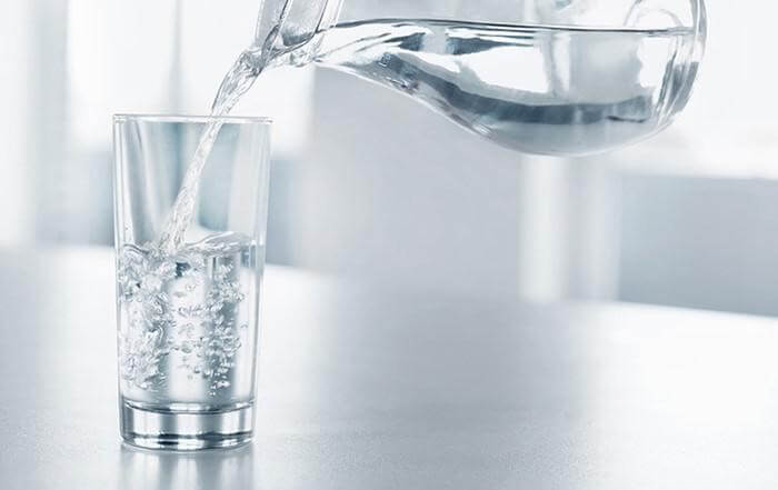 Chú ý uống nhiều nước để tránh bị táo bón
