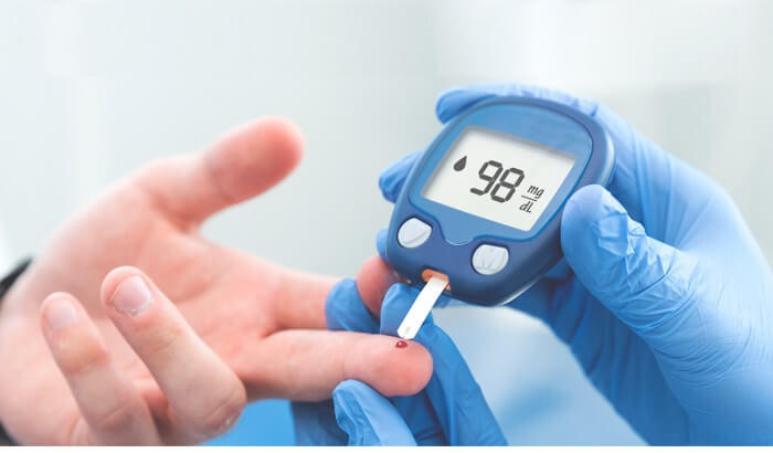  Thực hiện đo đường huyết thường xuyên