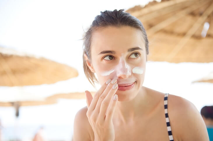 Sử dụng kem chống nắng nâng tone giúp bảo vệ da