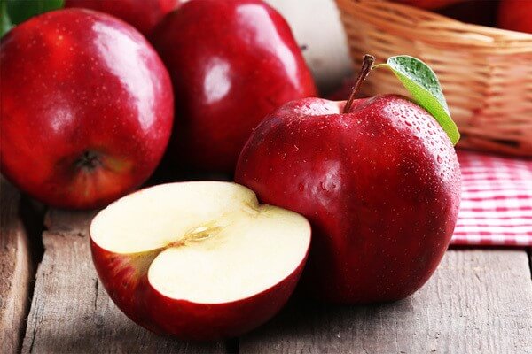 Quả táo chứa rất nhiều chất dinh dưỡng và giúp làm giảm nhu cầu insulin của cơ thể