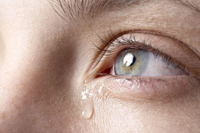Có nhiều nguyên nhân dẫn đến sự giảm sản xuất nước mắt