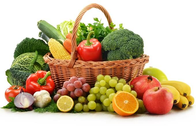 Rau củ và trái cây giàu vitamin C giúp chống lão hóa mắt hiệu quả