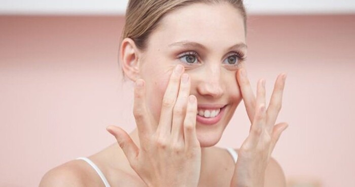 Chăm sóc cho đôi mắt của mình bằng cách massage mắt hàng ngày