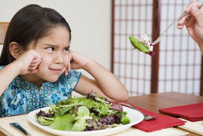 Trẻ ít dùng rau xanh sẽ có nguy cơ bị táo bón nhiều hơn
