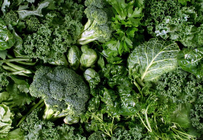 Các loại rau có màu xanh đậm giúp cung cấp một lượng sắt lớn cho cơ thể