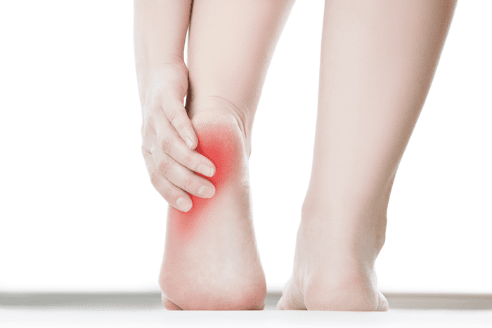 Đau gót chân cũng là một dấu hiệu của bệnh gout