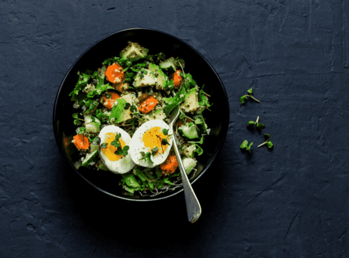 Salad hạt diêm mạch giúp người bị gout cải thiện các triệu chứng
