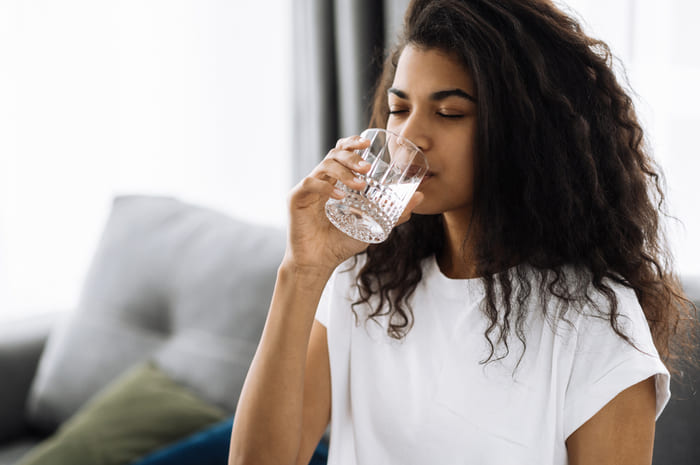 Uống đủ nước ngăn tạo sỏi bàng quang