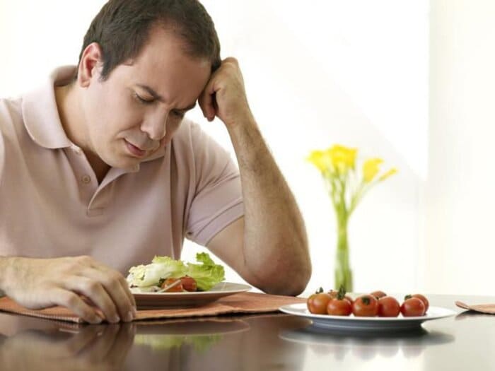 Chán ăn là một trong những triệu chứng ung thư tuyến tiền liệt giai đoạn cuối