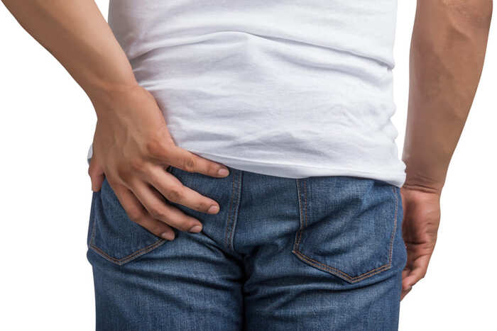 bị đau lưng dưới gần mông ở nam giới có thể là biểu hiện của nhiều bệnh lý