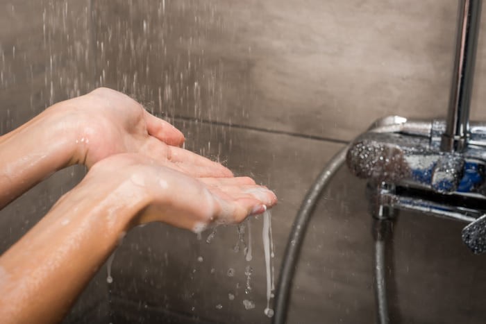 Tắm rửa sạch sẽ sau quan hệ giúp giảm nguy cơ mắc viêm đường tiết niệu