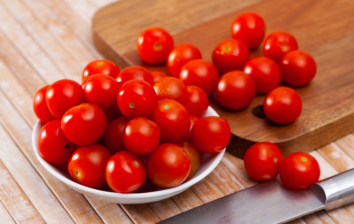 Nên hạn chế sử dụng cà chua trong thực đơn khi bị viêm bàng quang kẽ
